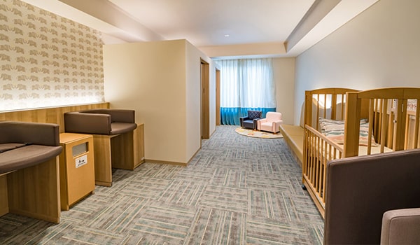 Facilities and equipment available for guests with small children